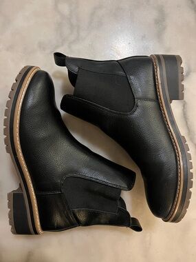 Kensie Khai Black Chelsea Lug-Soled Ankle Boots